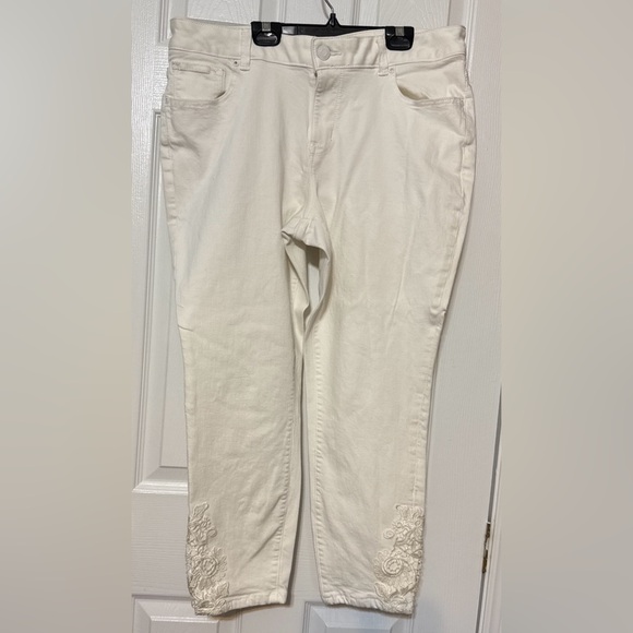 Maurices Denim - Maurices Women’s Size 16 Winter White Embroidered Hem Cropped Jeans Stretch
